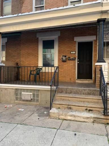 Main picture of 1846 E Thayer St