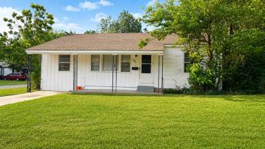 Main picture of 3901 Pine Ave