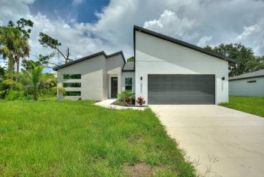 Main picture of 1250 Papillon St