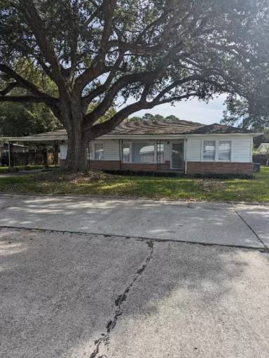 Main picture of 306 Victory Dr