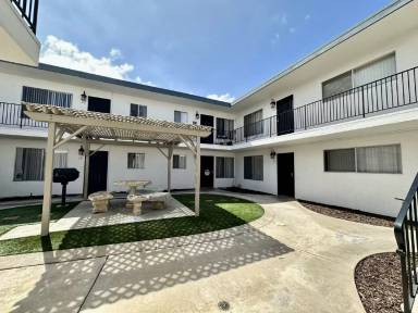 Main picture of 274 Twin Oaks Ave
