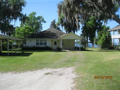 Main picture of 307 W River Rd