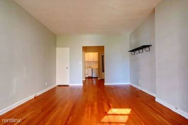 Main picture of 206 E 70th St
