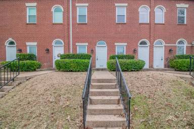 Main picture of 5023 Birchman Ave