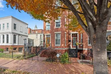 Main picture of 206 D St SE