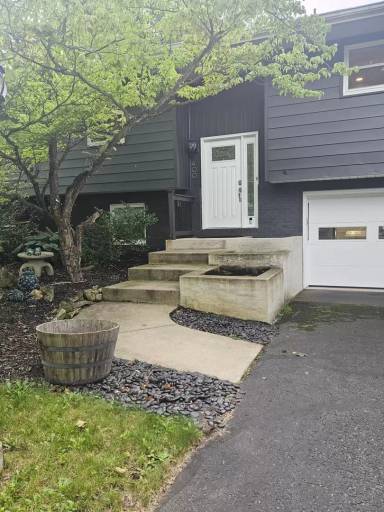 Main picture of 400 Spring Lea Dr