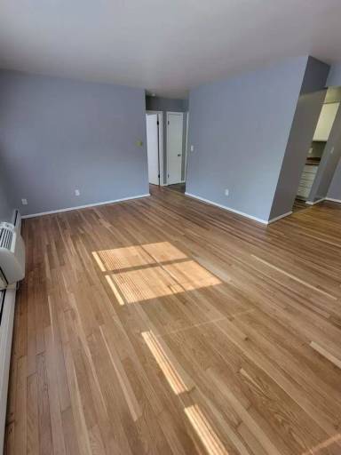 Main picture of 1359 1/2 W 4th St