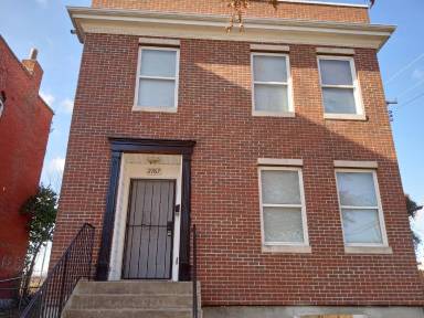 Main picture of 2767 Bacon St