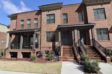 Main picture of 15 Brownstone Ln