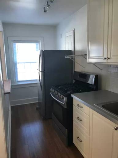 Main picture of 129 E 46th St
