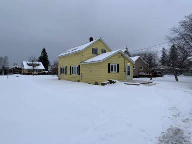 Main picture of 2002 E 3rd St