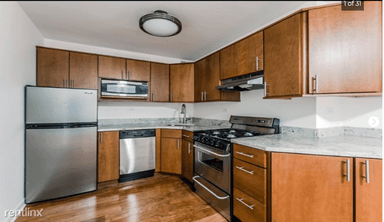 Main picture of 805 Hinman Ave