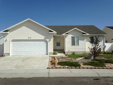 Main picture of 310 Oakridge Dr