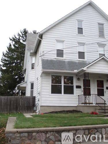 Main picture of 240 N 5th St