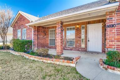 Main picture of 8690 Holly St