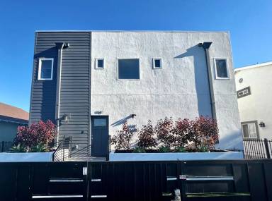 Main picture of 1346 W 37th Pl