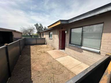 Main picture of 1626 N 26th Pl