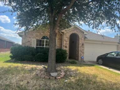 Main picture of 825 Oak Hollow Ln