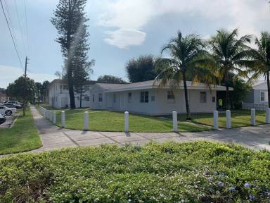 Main picture of 2280 NE 172nd St