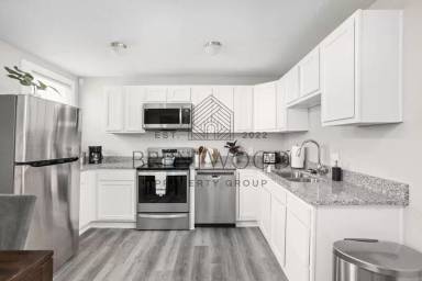 Main picture of 2962 N Delaware St