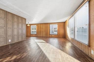 Main picture of 16 W Maple St