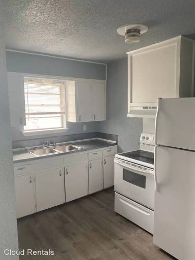 Main picture of 405 E Robertson Ave