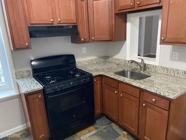 Main picture of 490 Tremont Ave