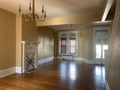 Main picture of 1421 Lawton St
