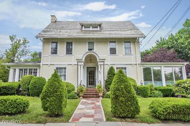 Main picture of 62 Oakland Ave