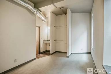 Main picture of 1012 E Broadway