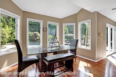 Main picture of 9 Red Maple Ct