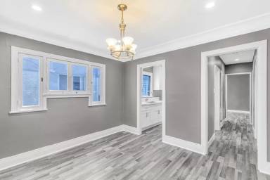 Main picture of 904 W 41st Dr