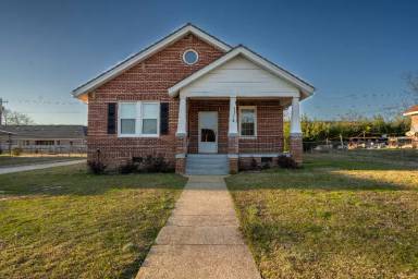 Main picture of 201 Hutson St