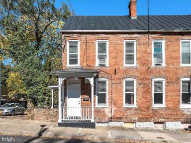 Main picture of 120 E Leicester St