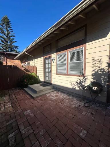 Main picture of 1811 Bath St