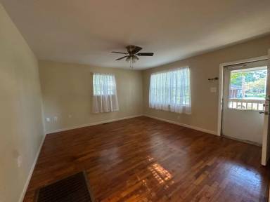 Main picture of 207 E H Pl