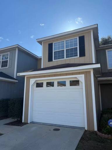 Main picture of 111 Commons Dr