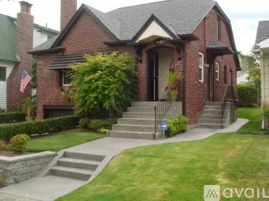 Main picture of 1906 44th Ave SW