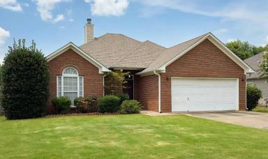 Main picture of 590 Wade Rd SE