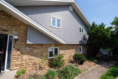 Main picture of 333 S Meadowbrook Dr