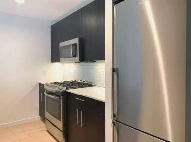 Main picture of W 43rd St