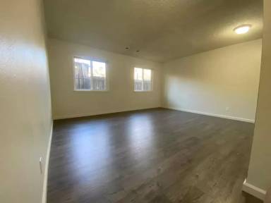Main picture of 810 W 1st Ave