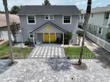 Main picture of 125 37th Ave S