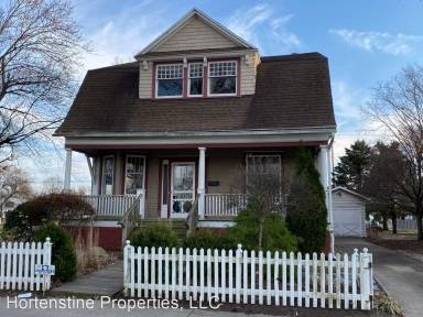 Main picture of 901 Broadway Ave
