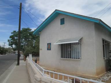 Main picture of 900 Edith Blvd NE