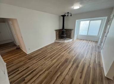Main picture of 1035 W Main St