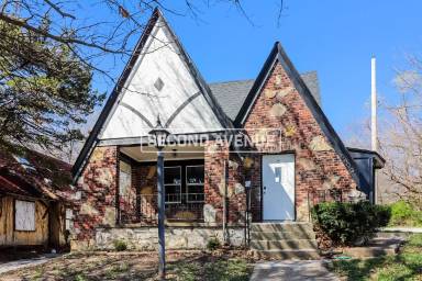 Main picture of 5412 Olive St