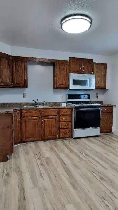 Main picture of 207 E Mechanic St