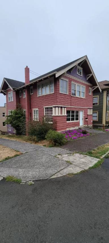 Main picture of 586 10th St