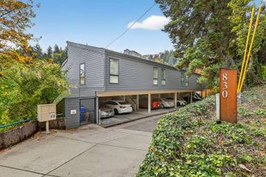 Main picture of 830 SW Broadway Dr